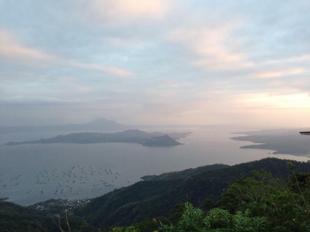 A Breath Taking View Of Taal Lake & Volcano Tagaytay City Exterior photo